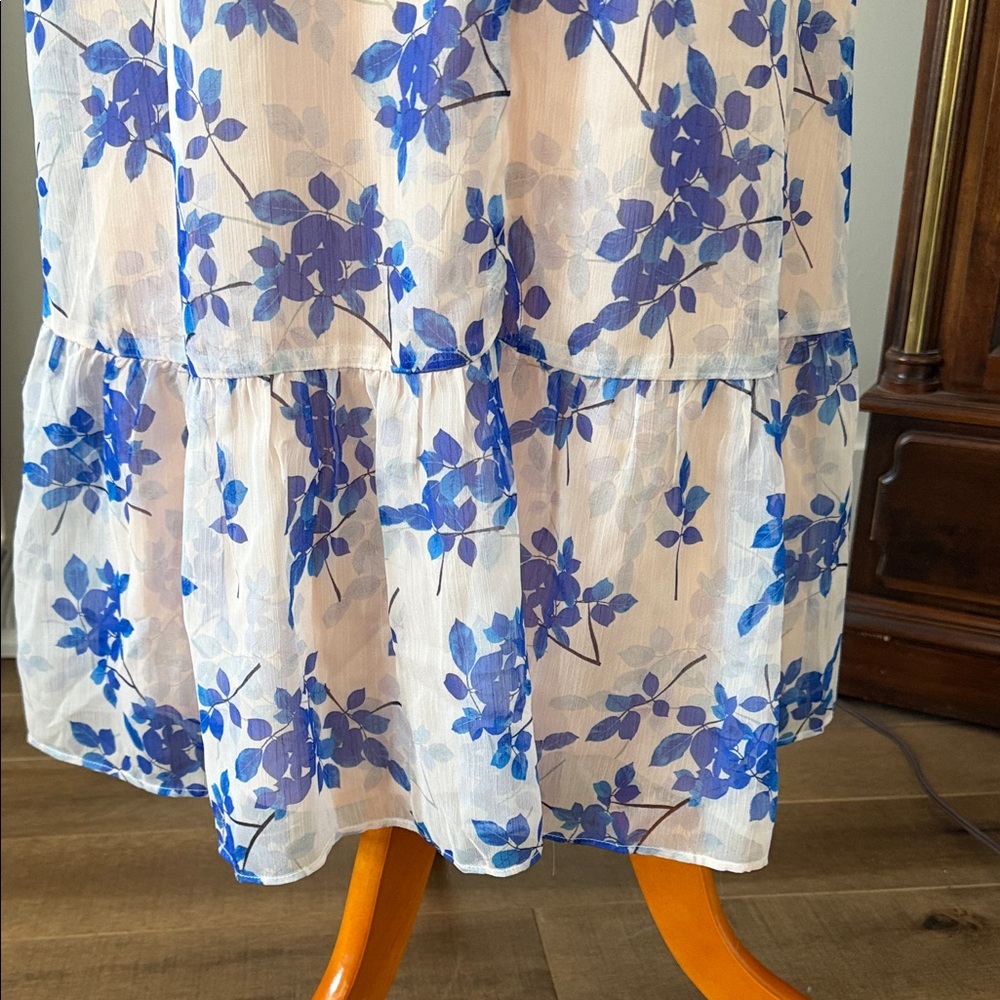 Astr Floral Maxi Dress in Blue and Cream - Picture 5 of 8